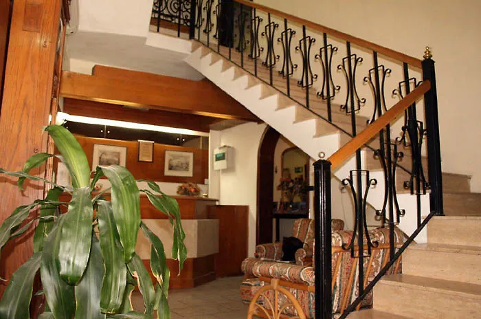 Alfonso Hotel San Julián